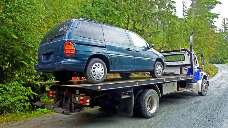San Jose flatbed towing a cargo van