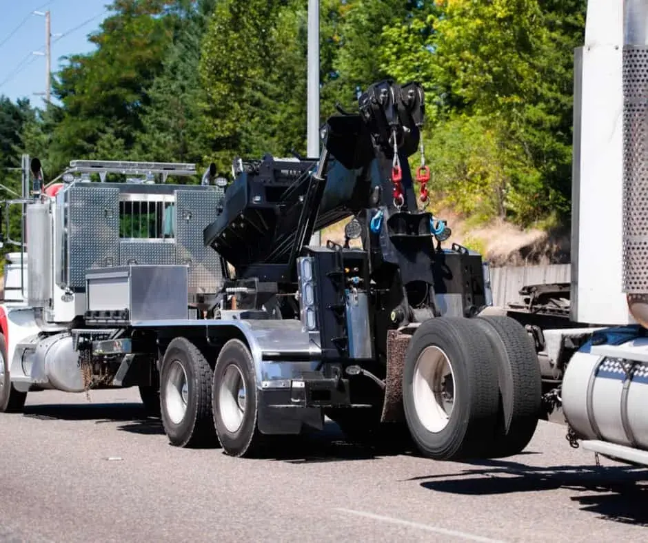 tow truck on western highway approach to Santa Clara