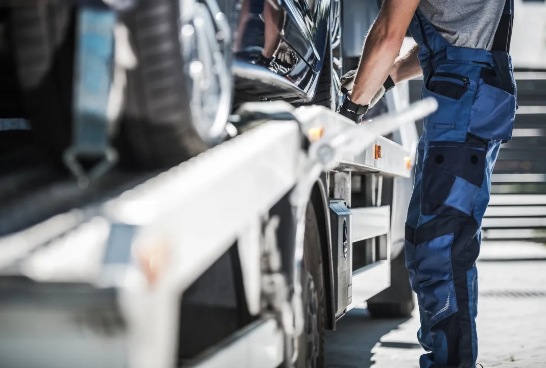 San Jose tow truck driver loading a car onto a flatbed